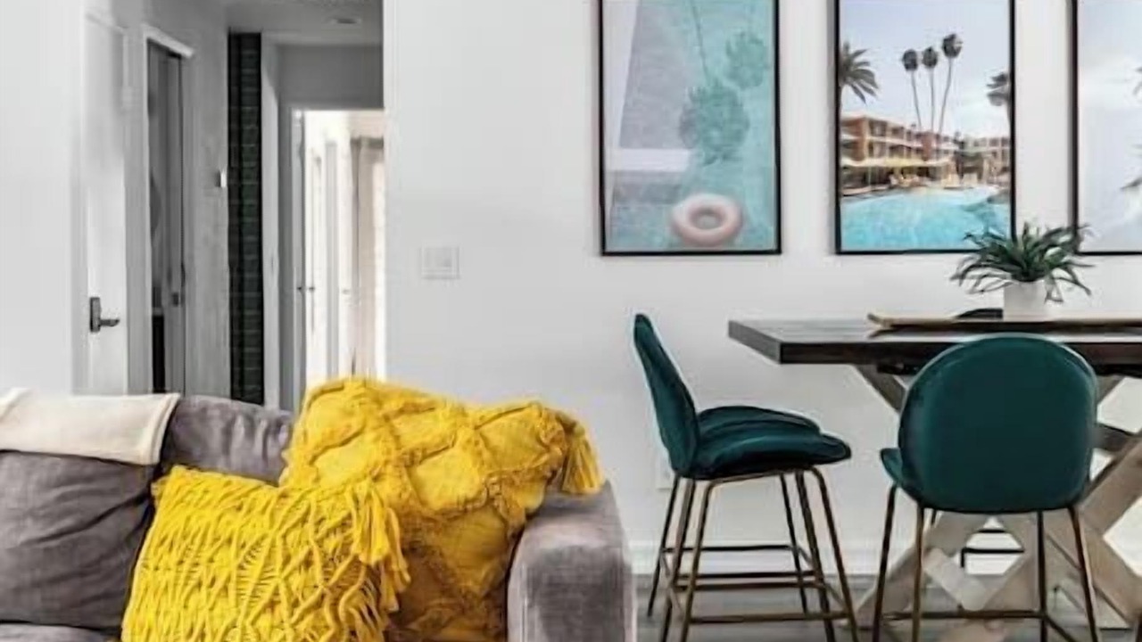 Photo of Livingroom in Desert Park Estates