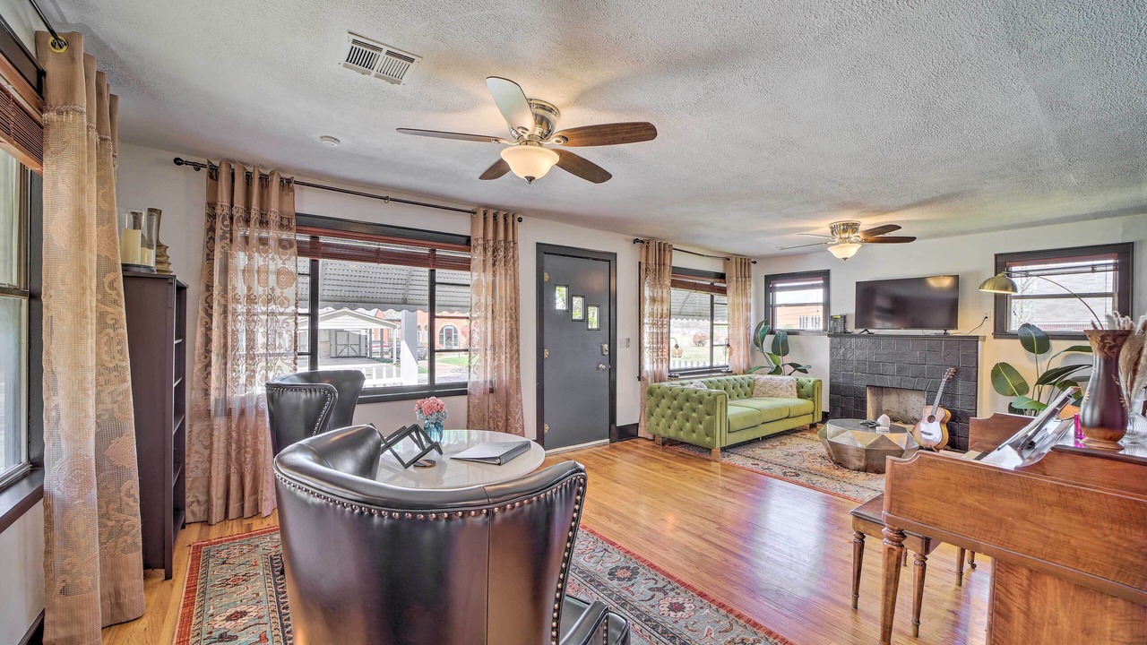 Photo of Livingroom in Sunrise Terrace