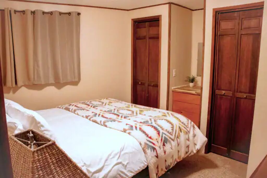 Photo of Bedroom in Garden Valley