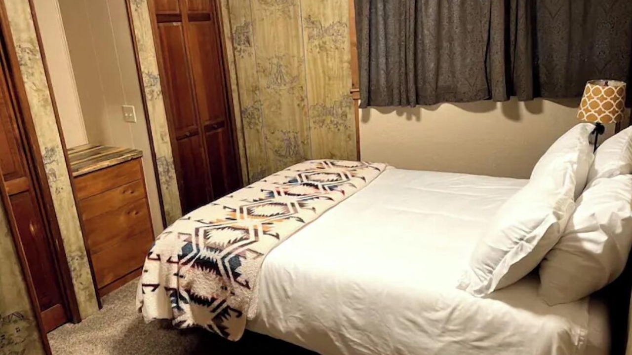 Photo of Bedroom in Garden Valley