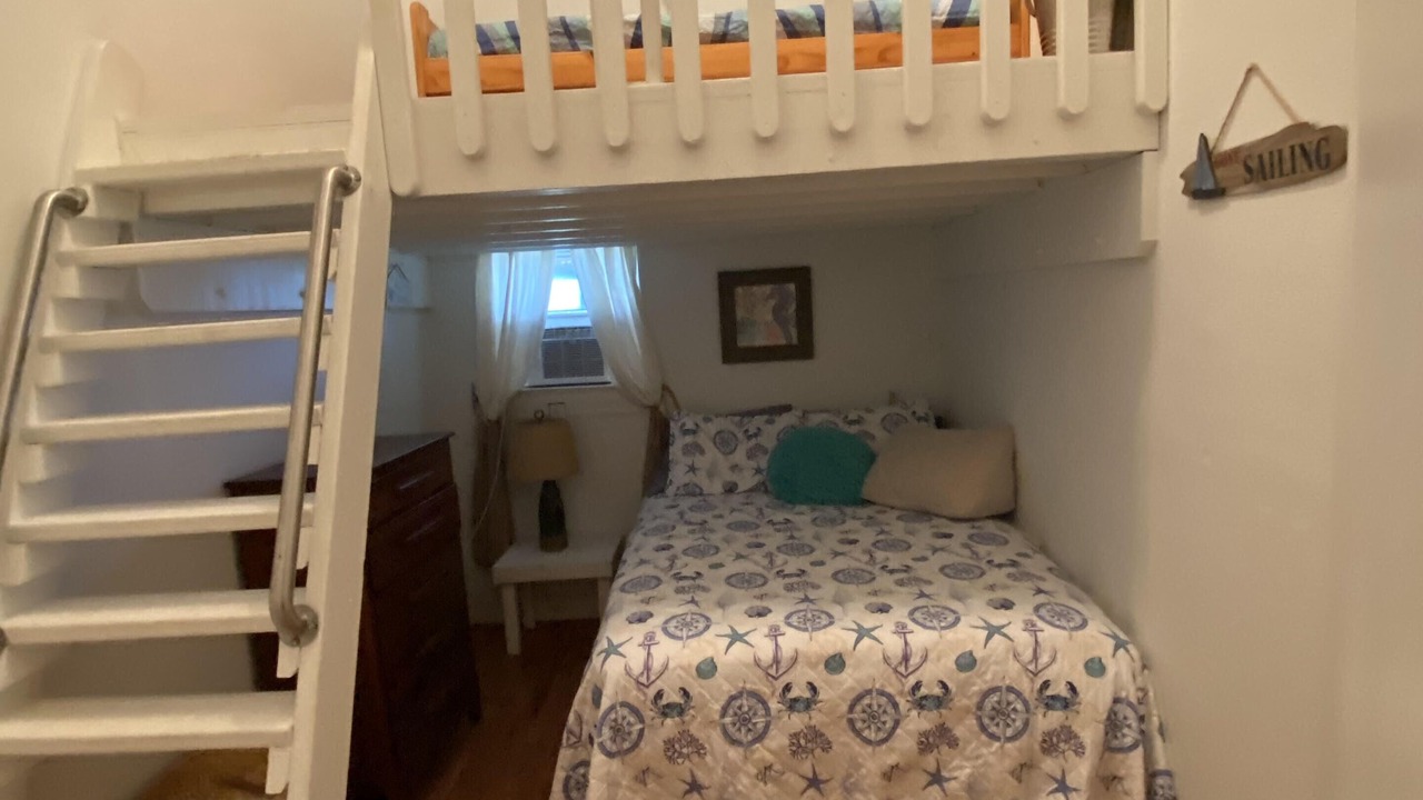 Photo of Bedroom in Crystal Beach