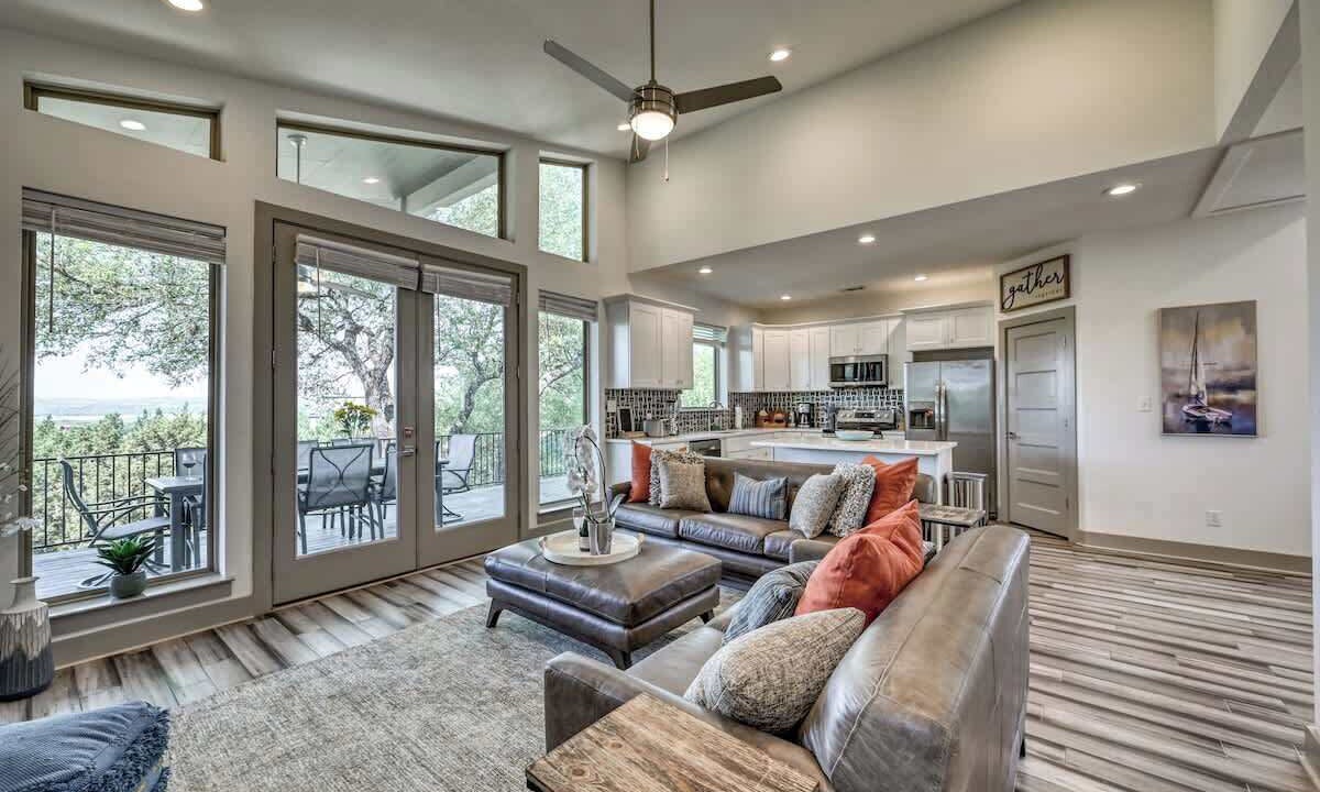 Photo of Livingroom in Point Venture