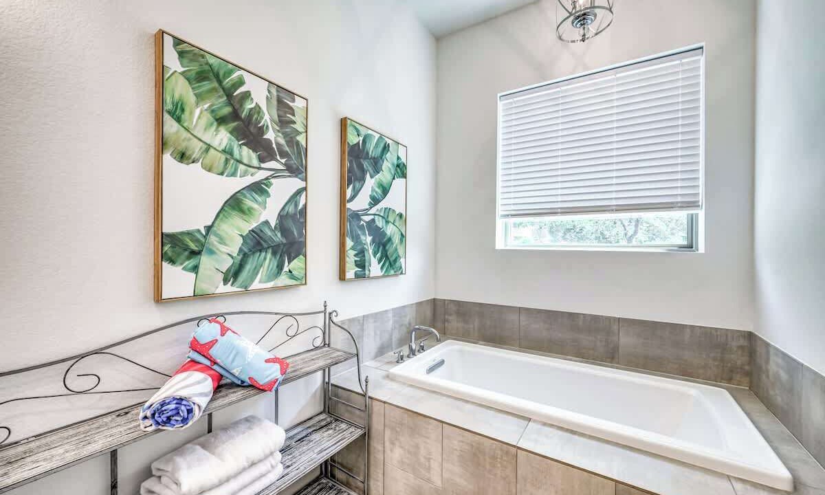 Photo of Bathroom in Point Venture
