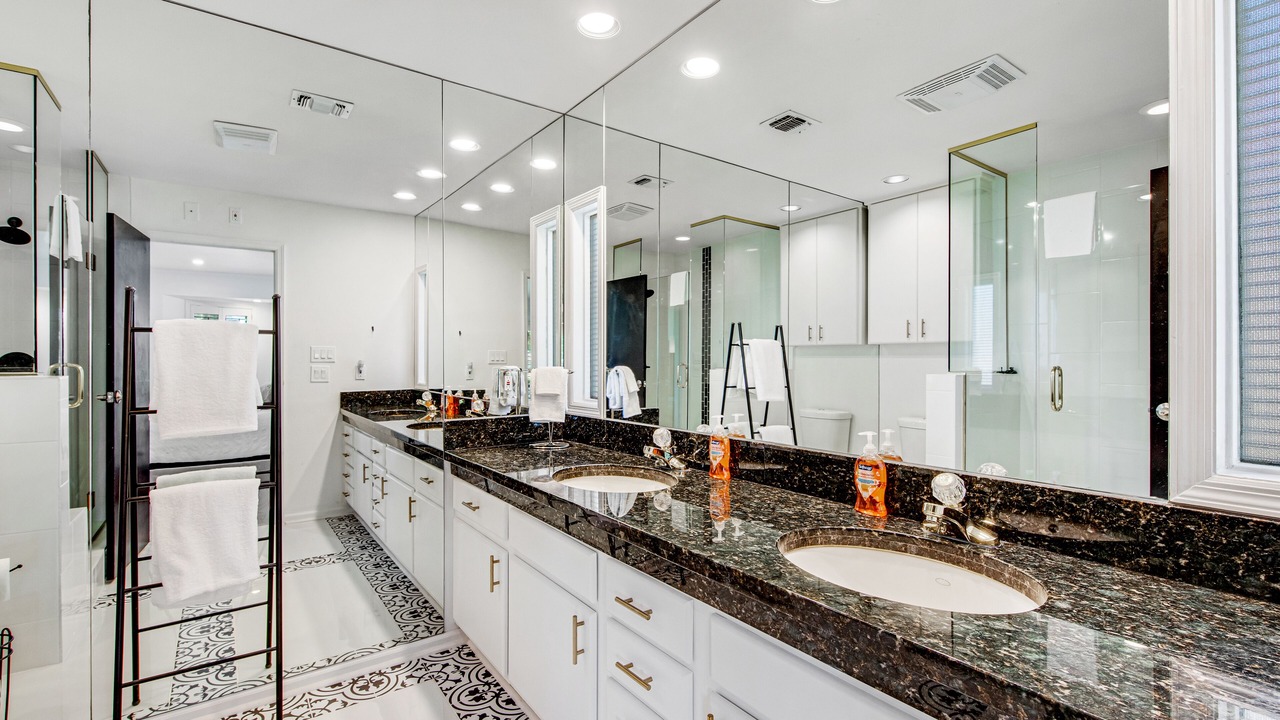 Photo of Bathroom in Horseshoe Bay