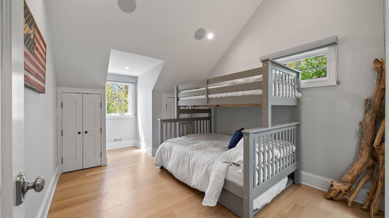 Photo of Bedroom in Country Club Estates