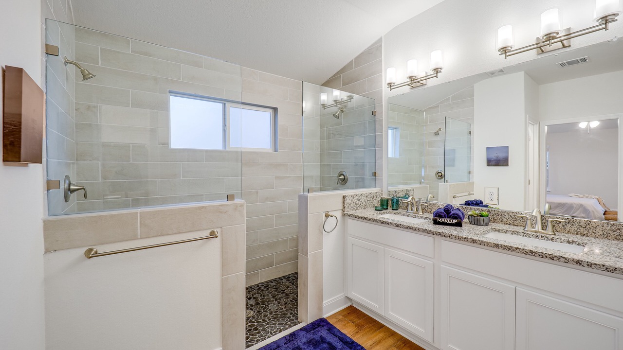 Photo of Bathroom in Lago Vista