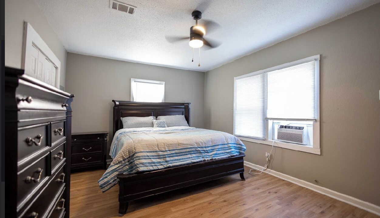 Photo of Bedroom in Sulphur
