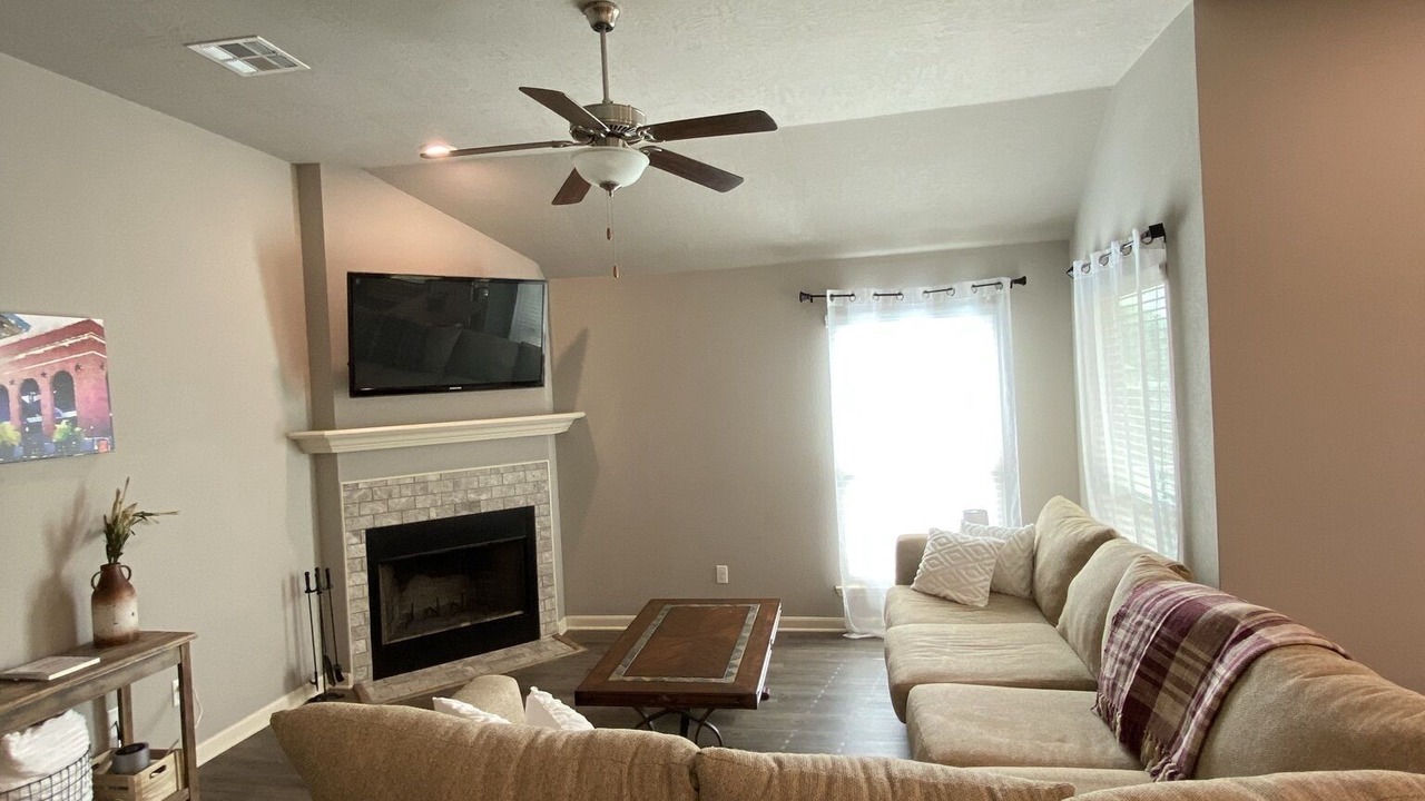 Photo of Livingroom in College Station
