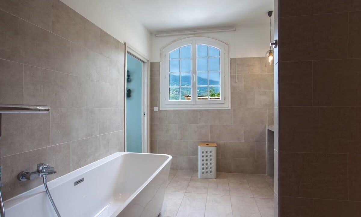 Photo of Bathroom in Miomo