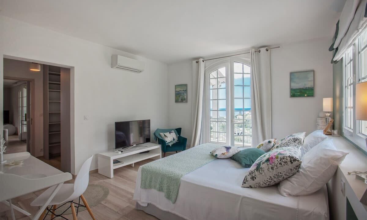 Photo of Bedroom in Miomo