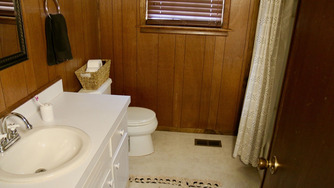 Photo of Bathroom in Sulphur