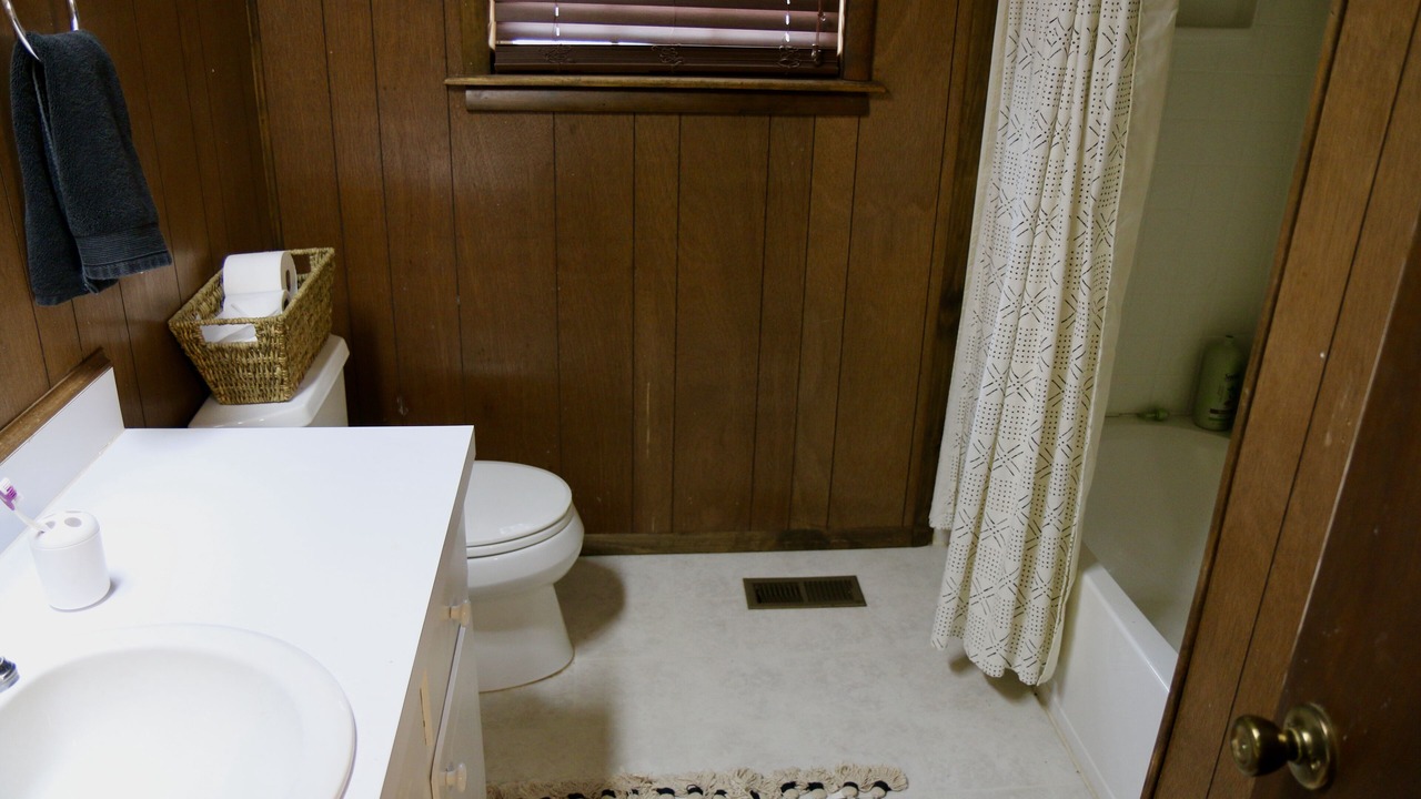 Photo of Bathroom in Sulphur