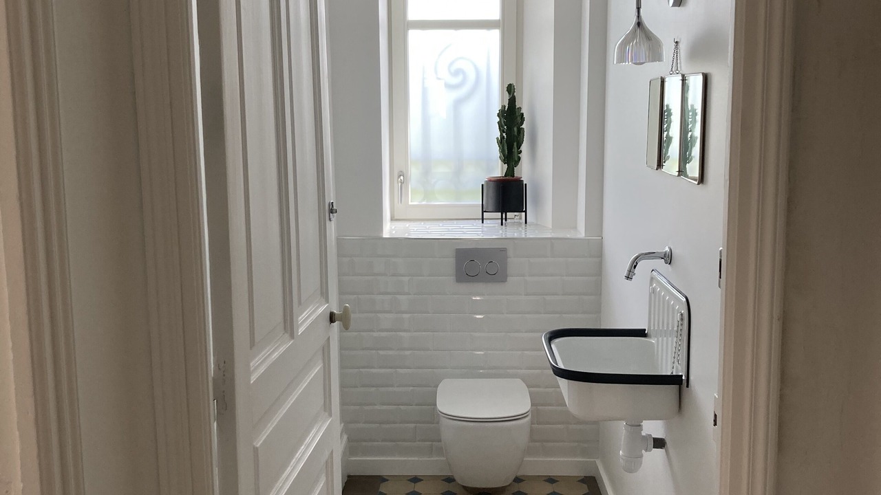Photo of Bathroom in Poincare - Foch - Anatole France - Croix de Bourgogne