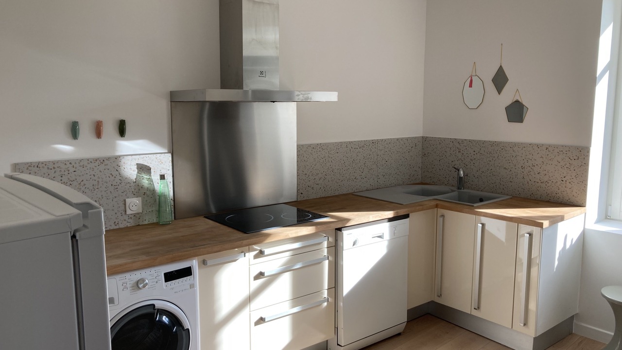 Photo of Kitchen in Poincare - Foch - Anatole France - Croix de Bourgogne