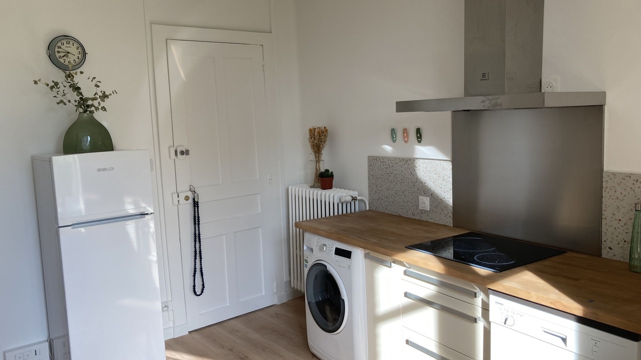 Photo of Kitchen in Poincare - Foch - Anatole France - Croix de Bourgogne
