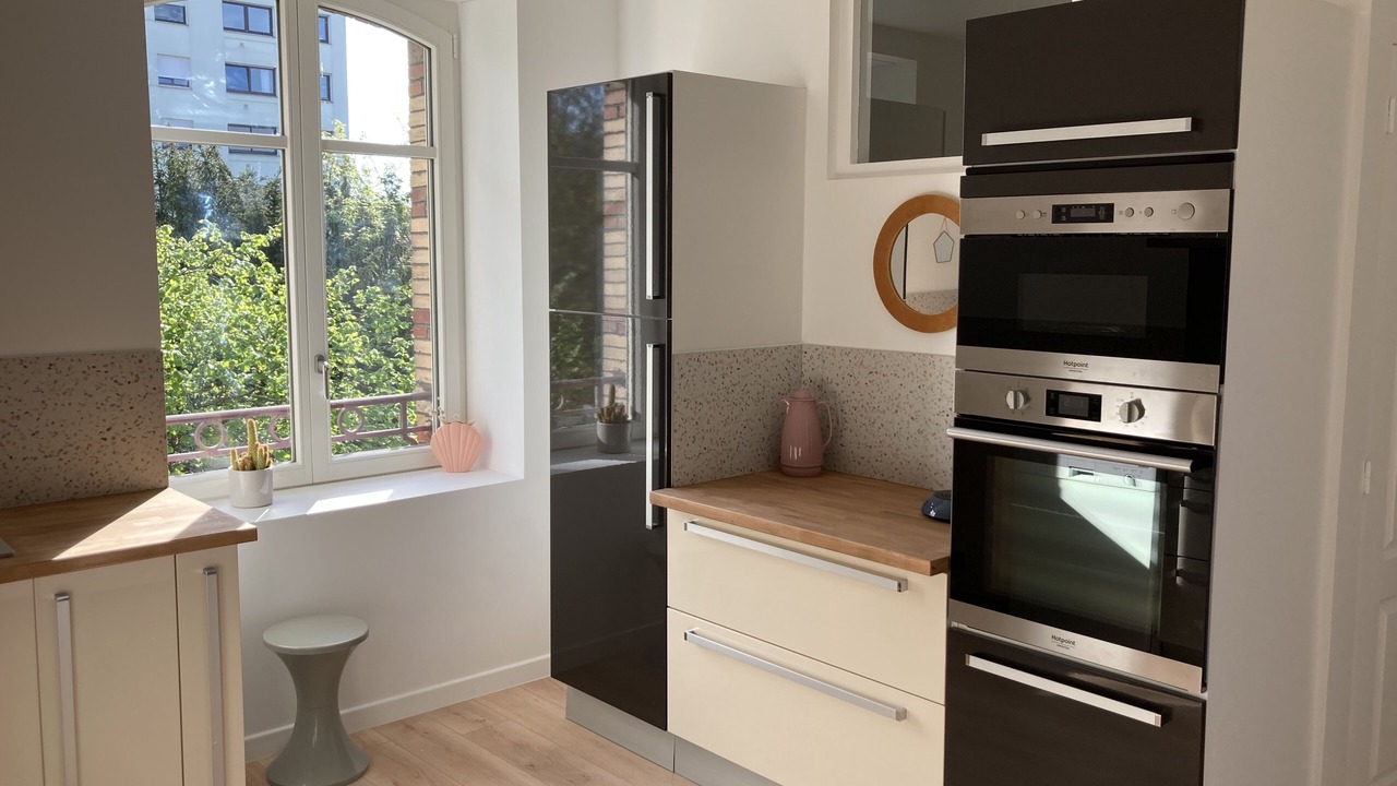 Photo of Kitchen in Poincare - Foch - Anatole France - Croix de Bourgogne