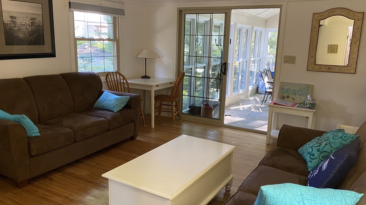 Photo of Livingroom in Grand Bend