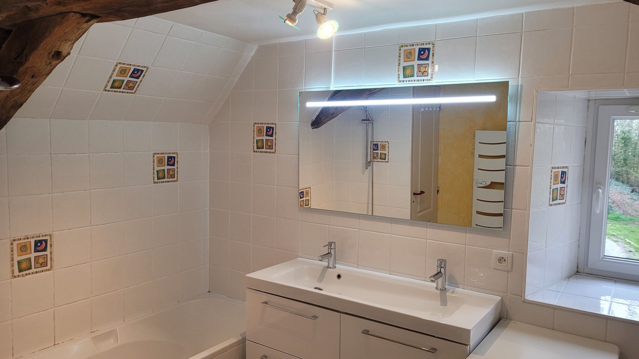 Photo of Bathroom in Beaulieu-sur-Oudon