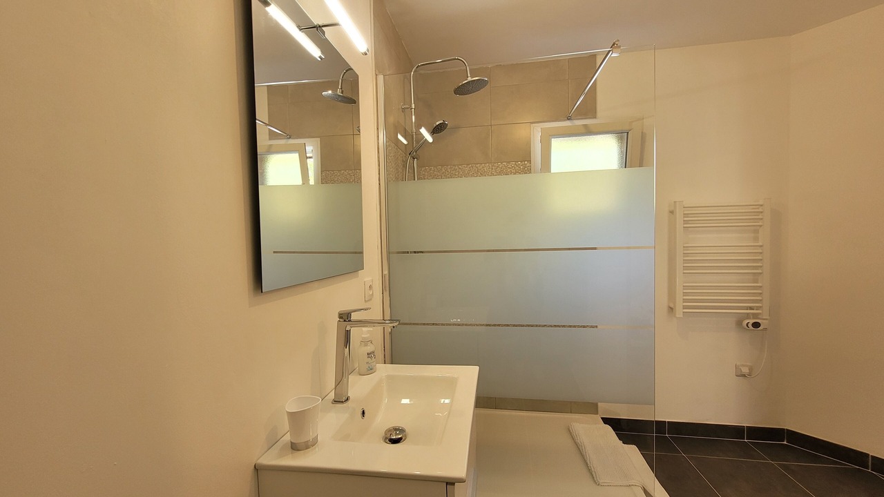 Photo of Bathroom in Beaulieu-sur-Oudon