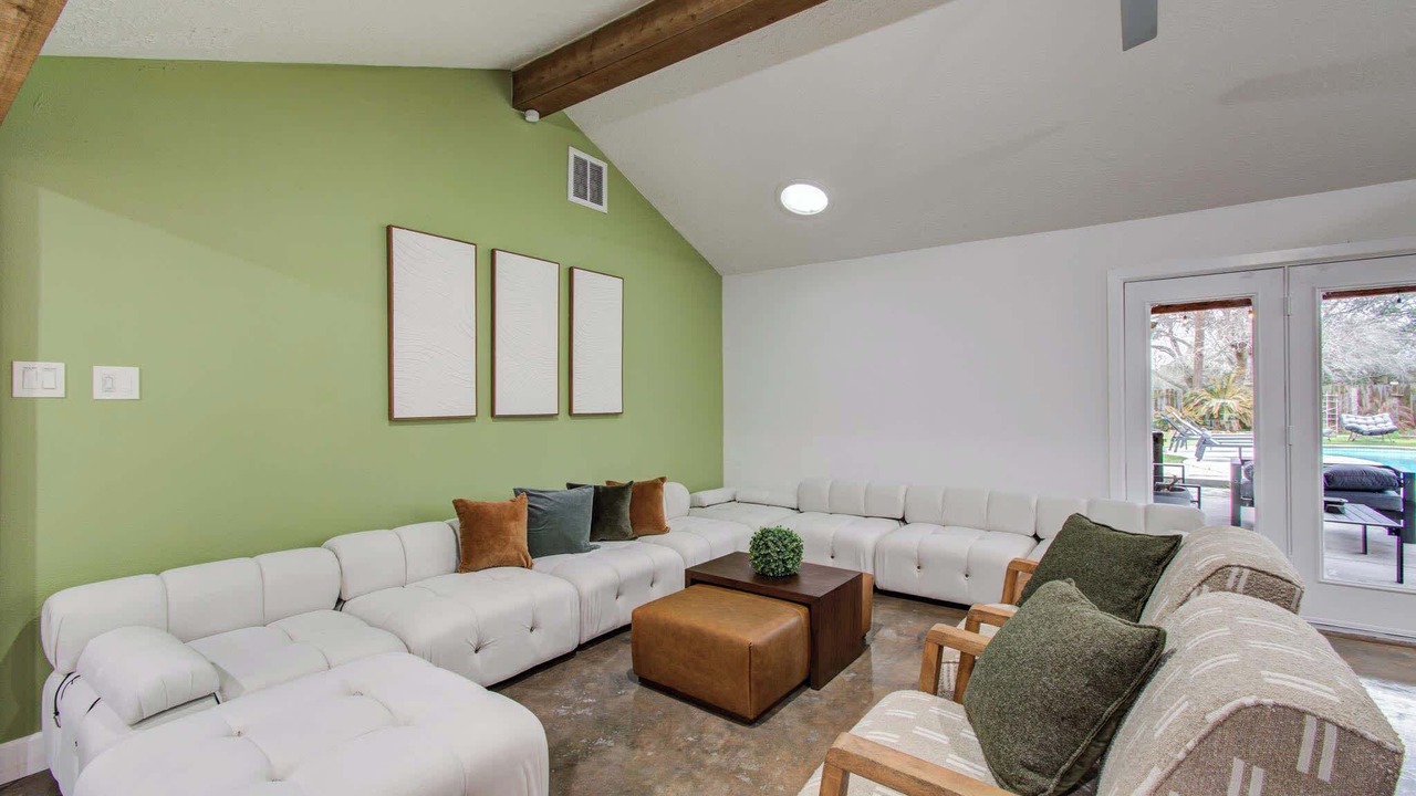 Photo of Livingroom in Westbury