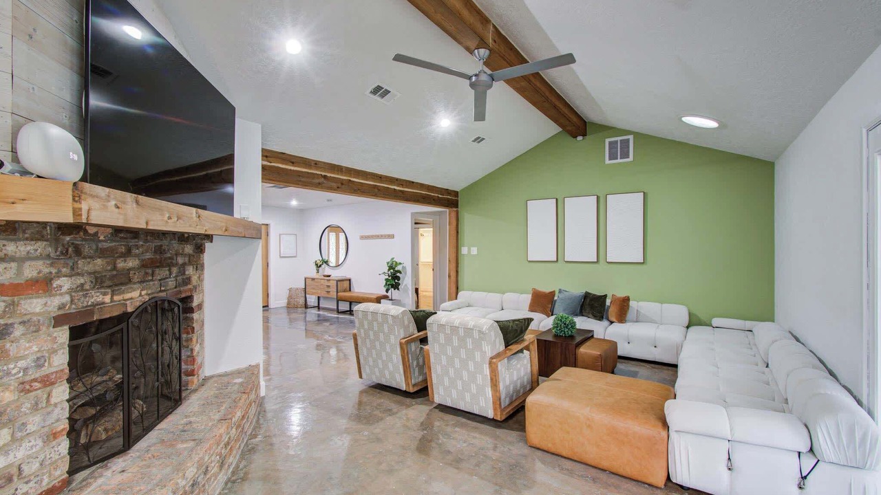 Photo of Livingroom in Westbury