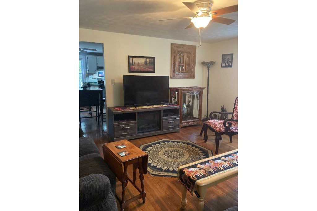 Photo of Livingroom in Millbury