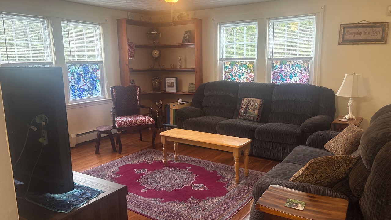 Photo of Livingroom in Millbury