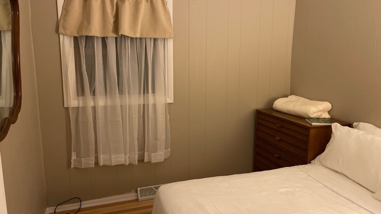 Photo of Bedroom in Paddock Lake