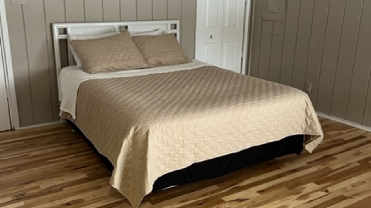 Photo of Bedroom in Paddock Lake