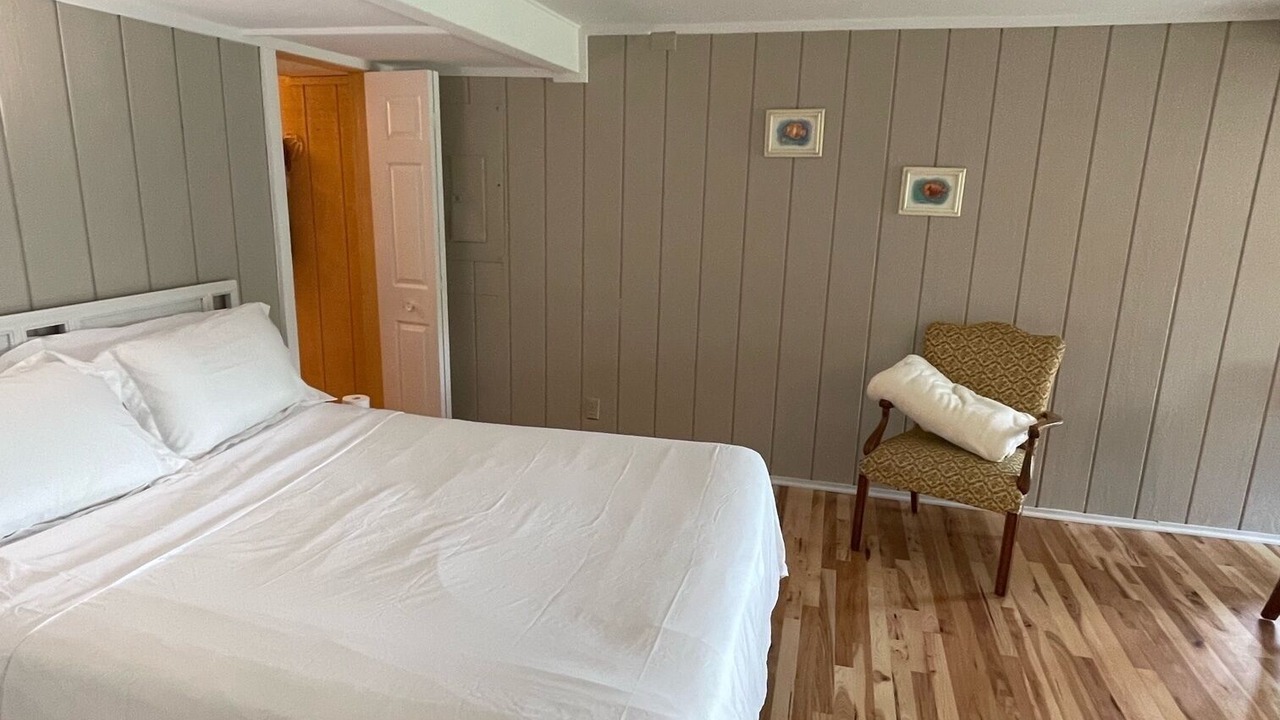 Photo of Bedroom in Paddock Lake