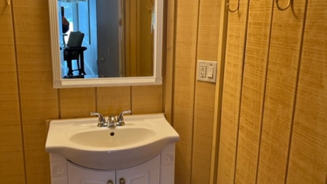 Photo of Bathroom in Paddock Lake