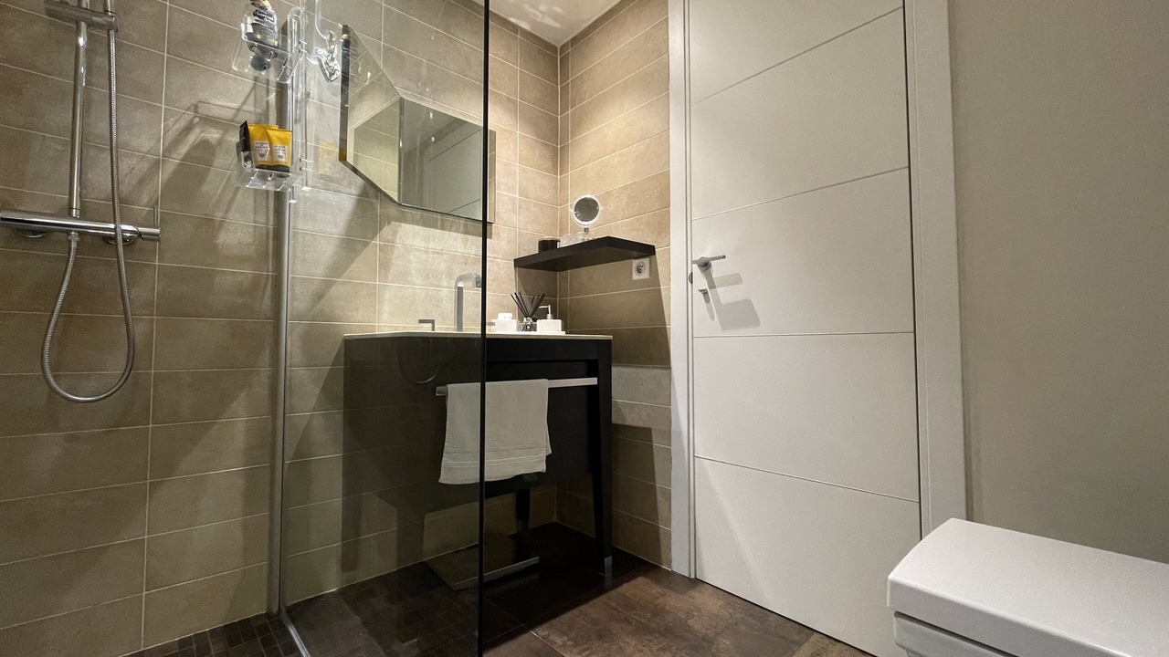 Photo of Bathroom in Gairaut