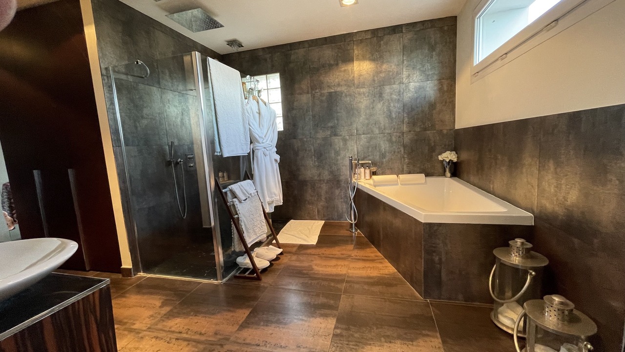 Photo of Bathroom in Gairaut