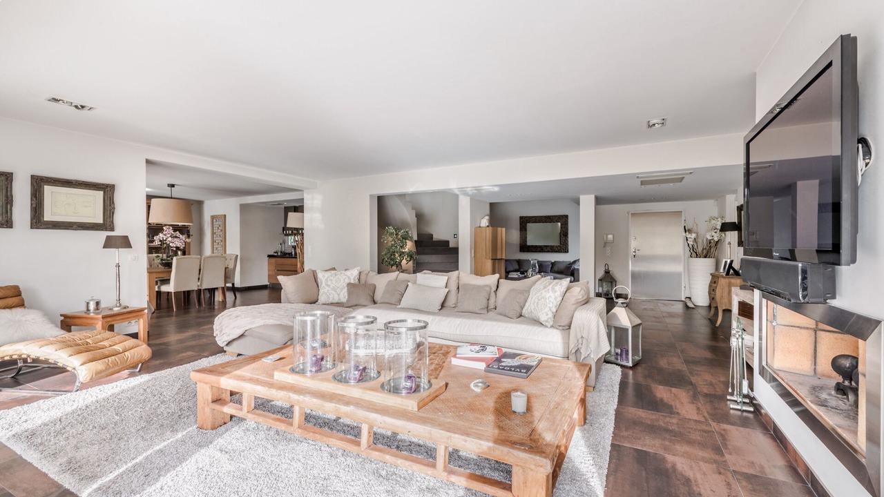 Photo of Livingroom in Gairaut