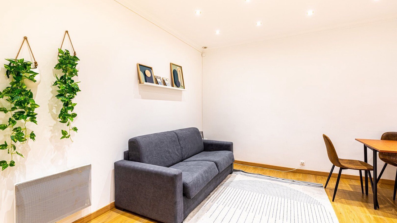 Photo of Livingroom in 9th Arrondissement