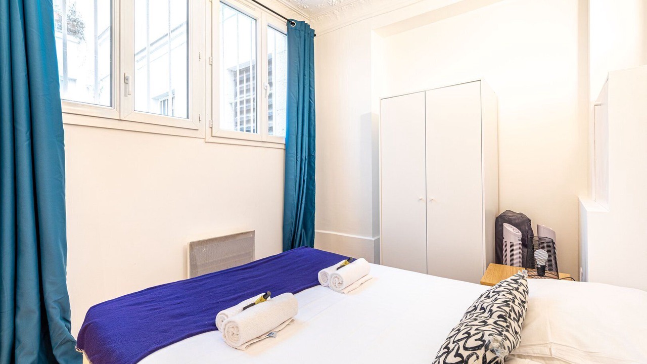 Photo of Bedroom in 9th Arrondissement