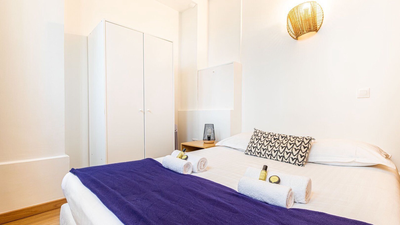Photo of Bedroom in 9th Arrondissement