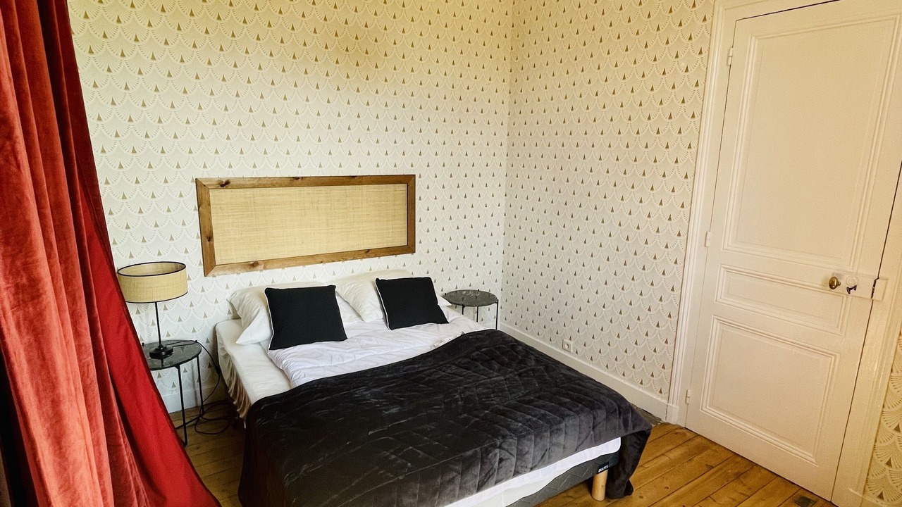 Photo of Bedroom in Orbec