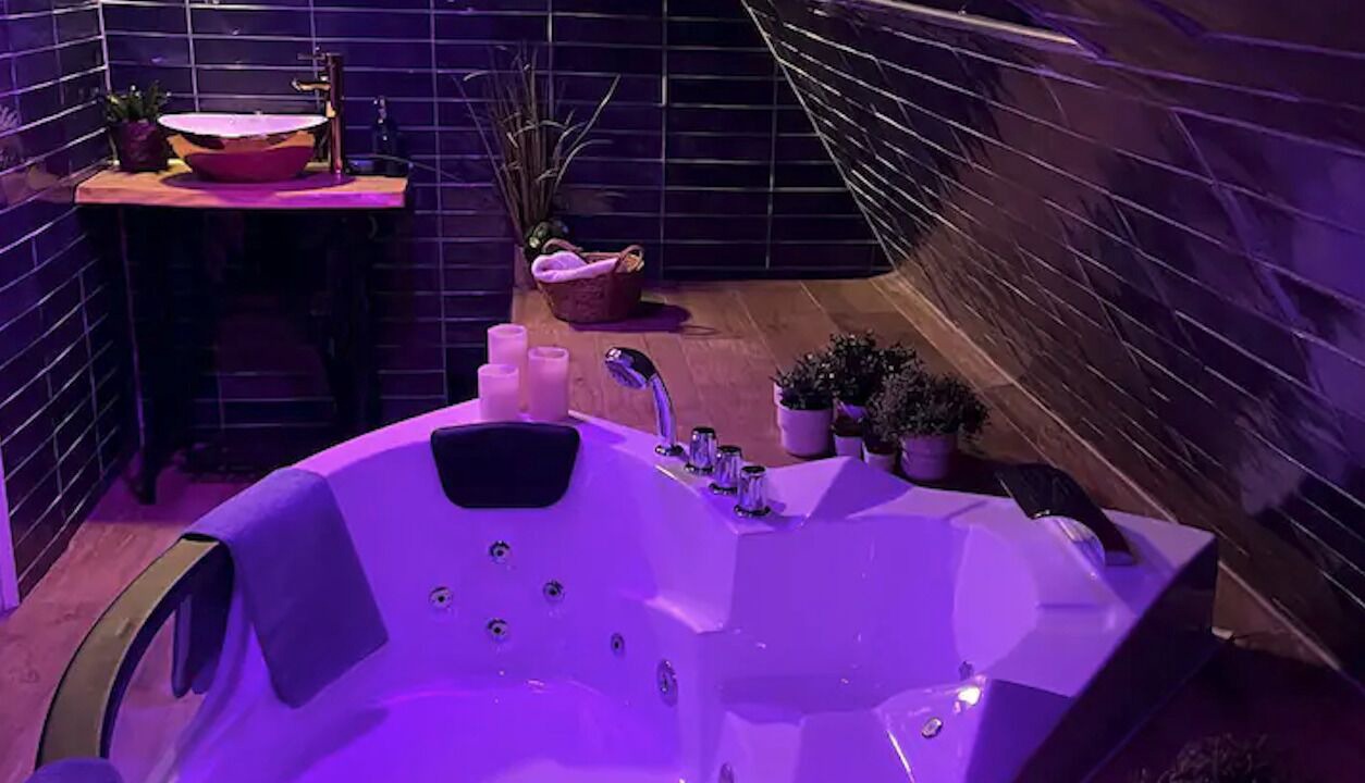 Photo of Bathroom in Jouarre