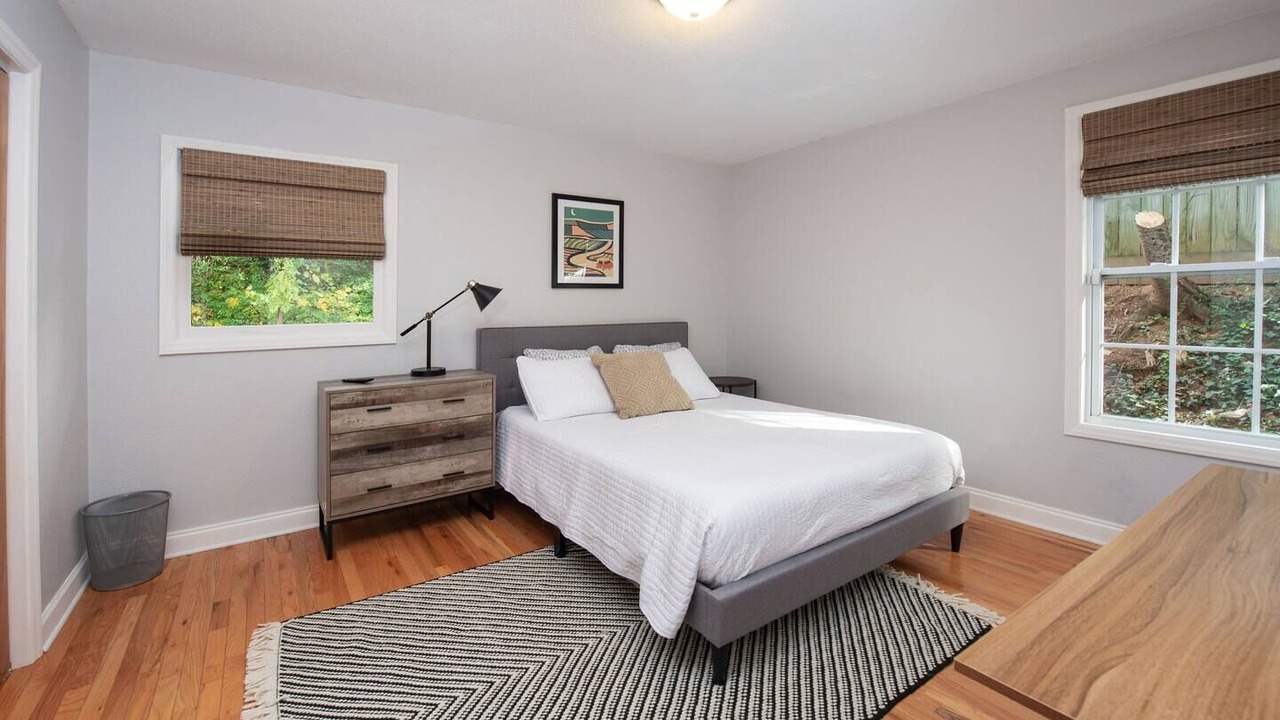 Photo of Bedroom in East End - Valley Street