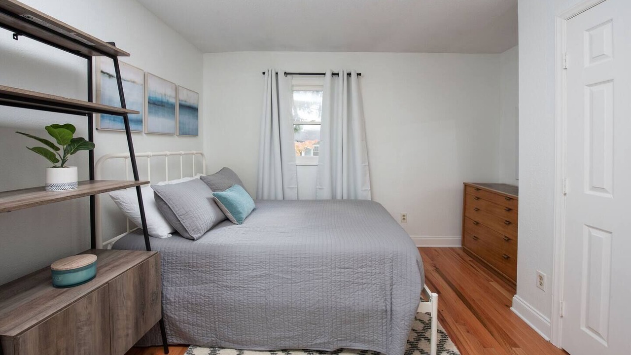 Photo of Bedroom in East End - Valley Street