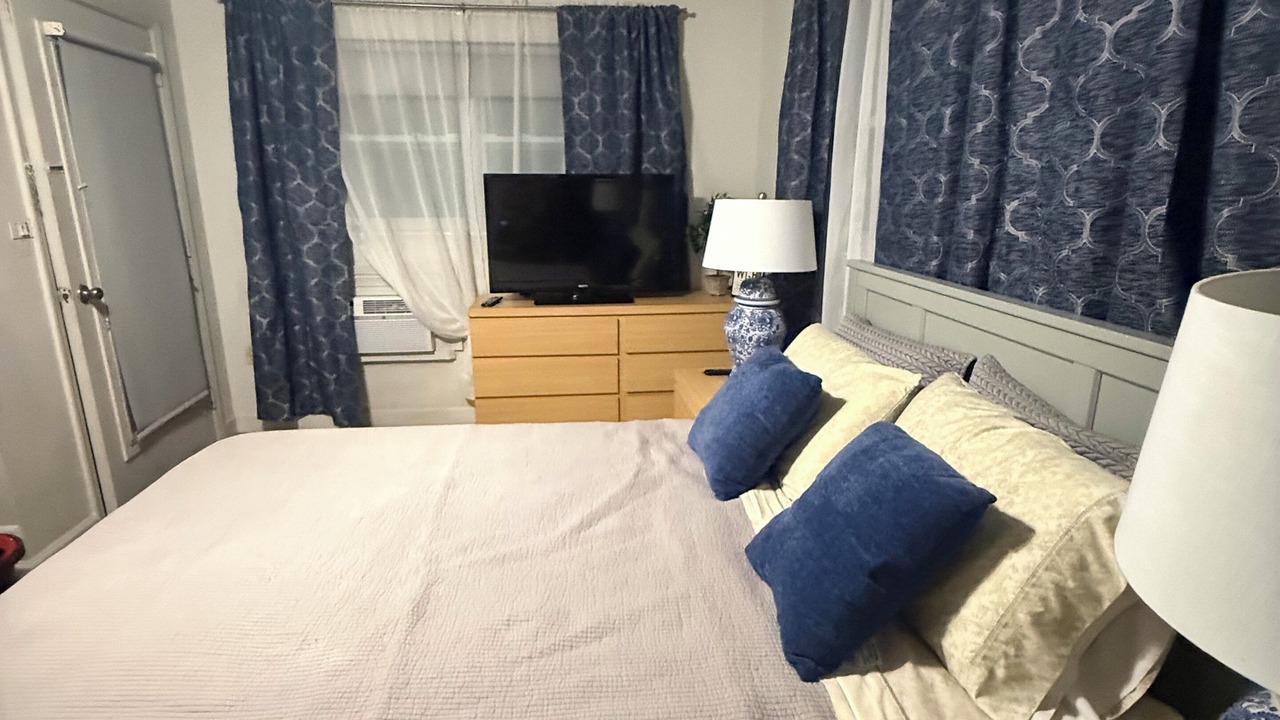Photo of Bedroom in Warm Mineral Springs