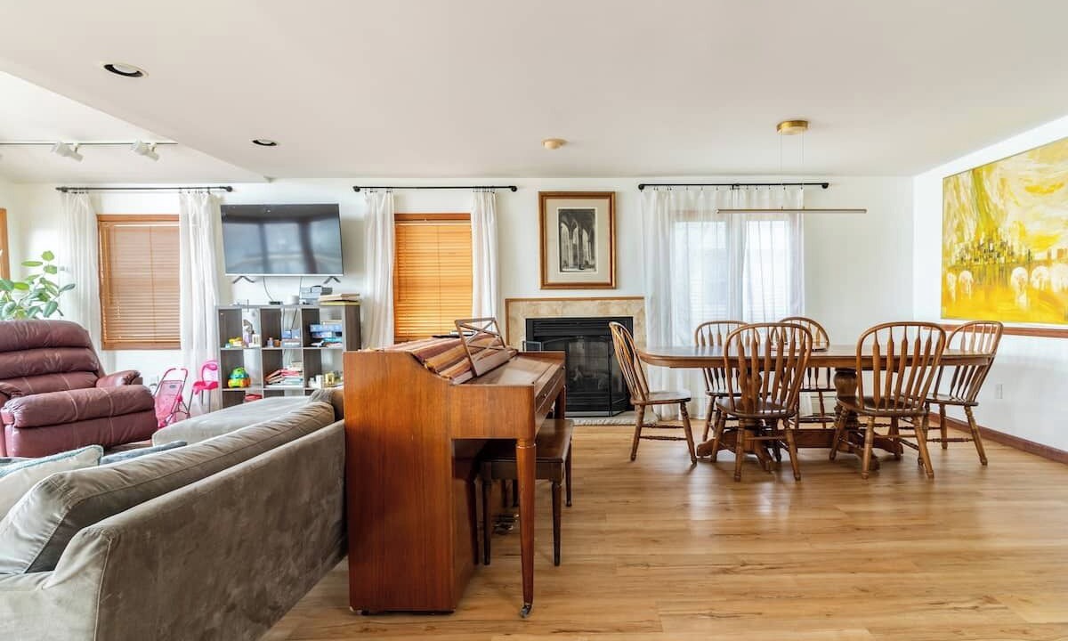 Photo of Livingroom in Lansing