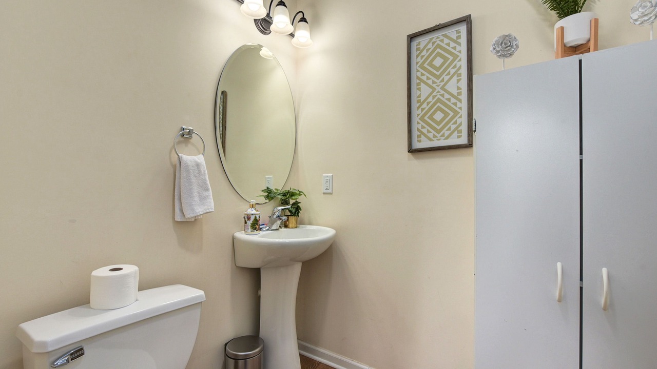 Photo of Bathroom in Detroit - Shoreway