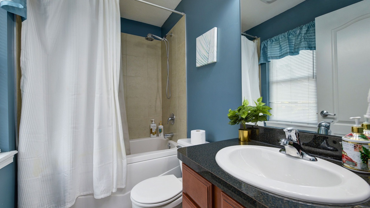Photo of Bathroom in Detroit - Shoreway