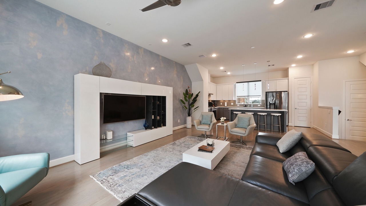 Photo of Livingroom in Northside