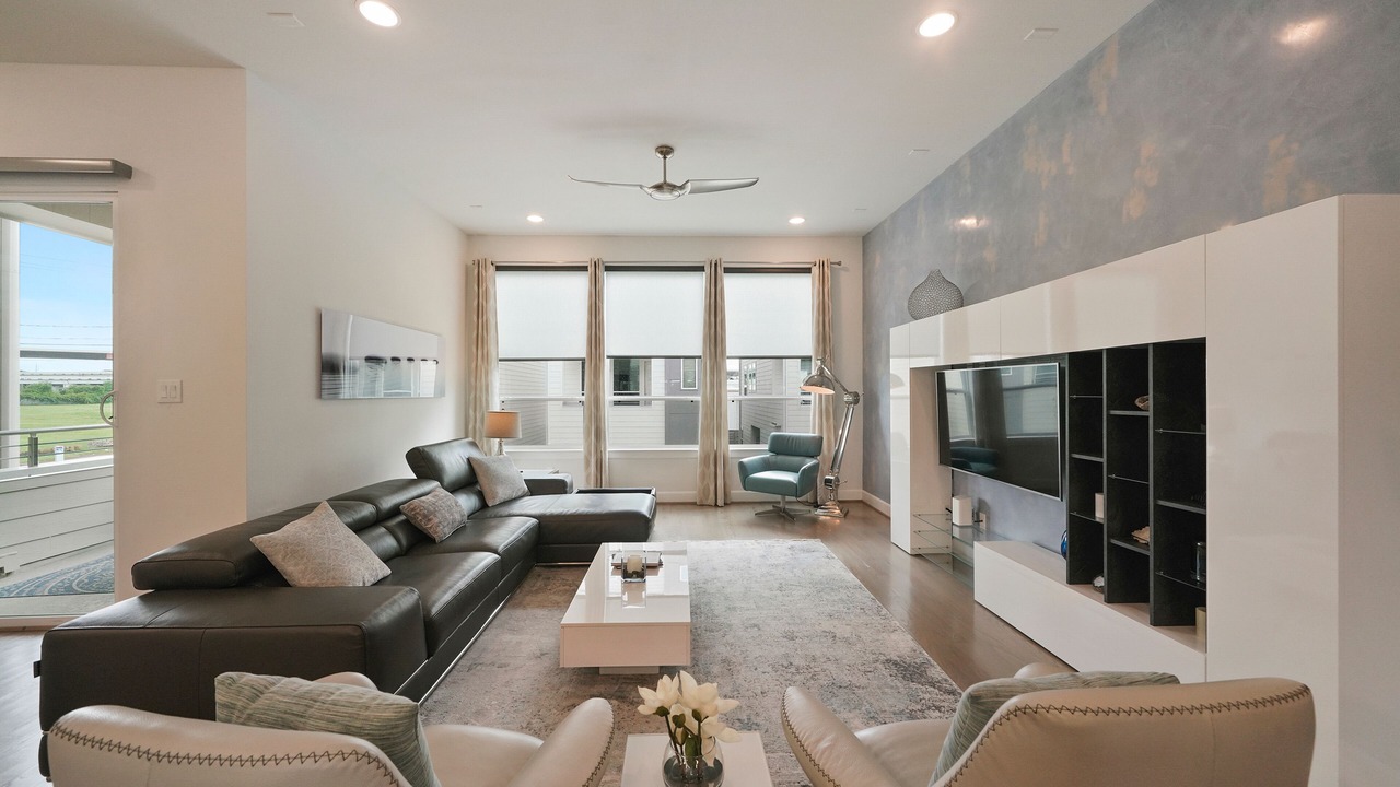 Photo of Livingroom in Northside