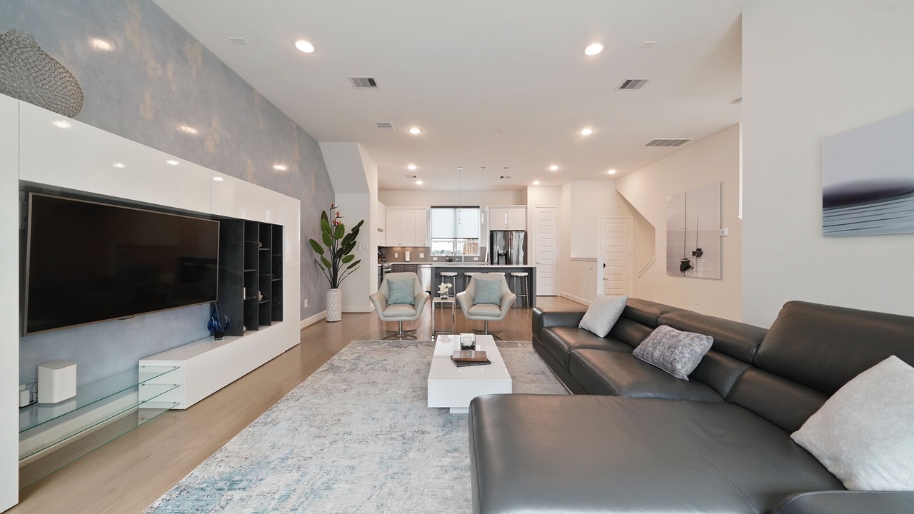 Photo of Livingroom in Northside