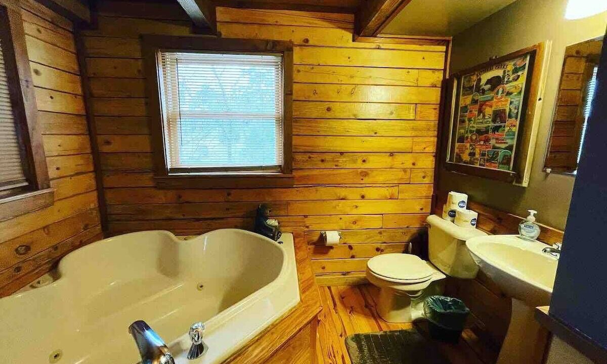 Photo of Bathroom in Eureka Springs