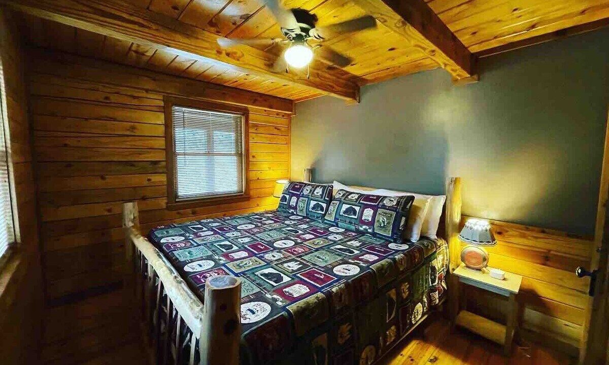 Photo of Bedroom in Eureka Springs
